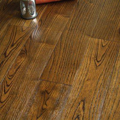 三款不同材质的实木地板推荐   总体看起来,雅林格刺槐实木地板颇具